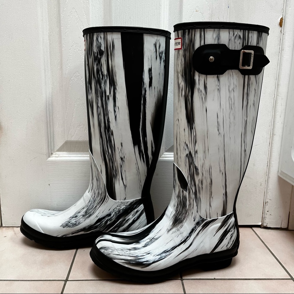 HUNTER TALL ORIGINAL NIGHTFALL BLACK AND WHITE WELLINGTON BOOTS & SOCK INSERTS